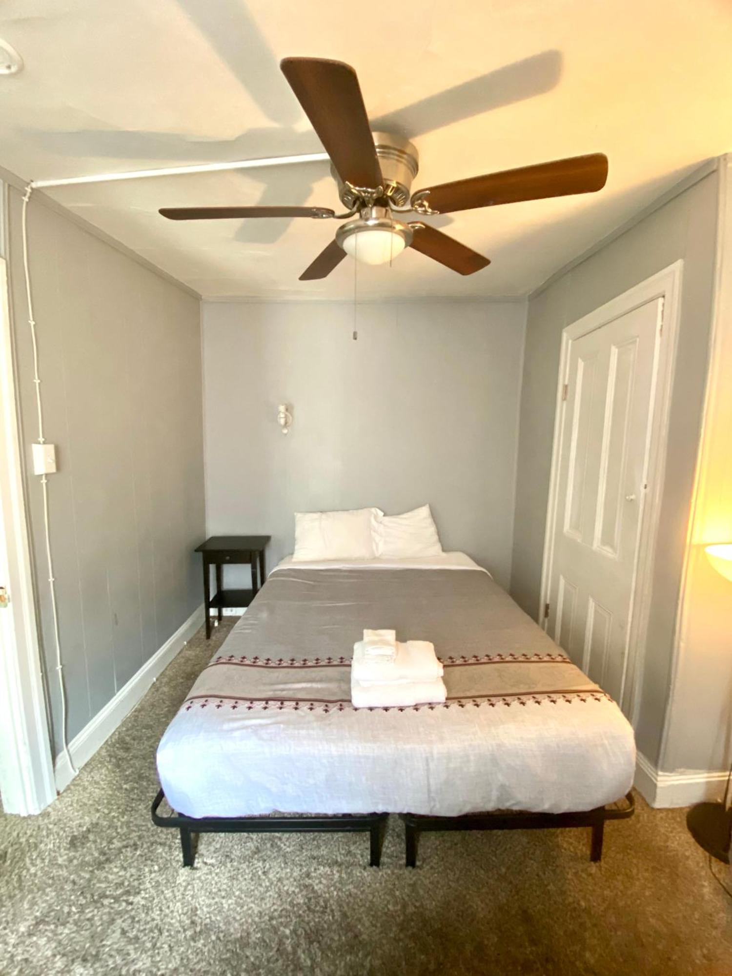 Clover 2900 - Apartment And Rooms With Private Bathroom Near Washington Ave South Philly Philadelphia Ngoại thất bức ảnh