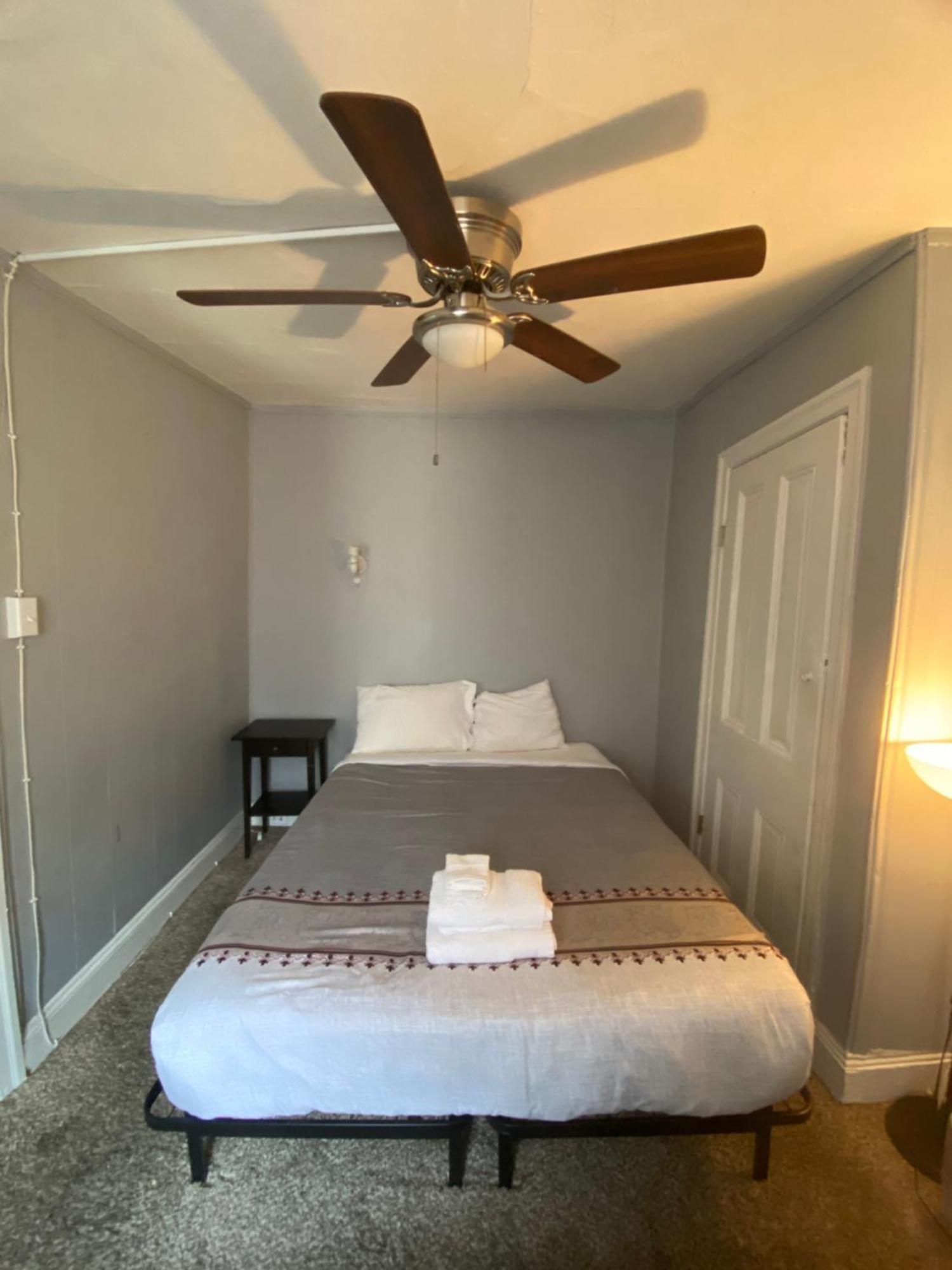 Clover 2900 - Apartment And Rooms With Private Bathroom Near Washington Ave South Philly Philadelphia Phòng bức ảnh
